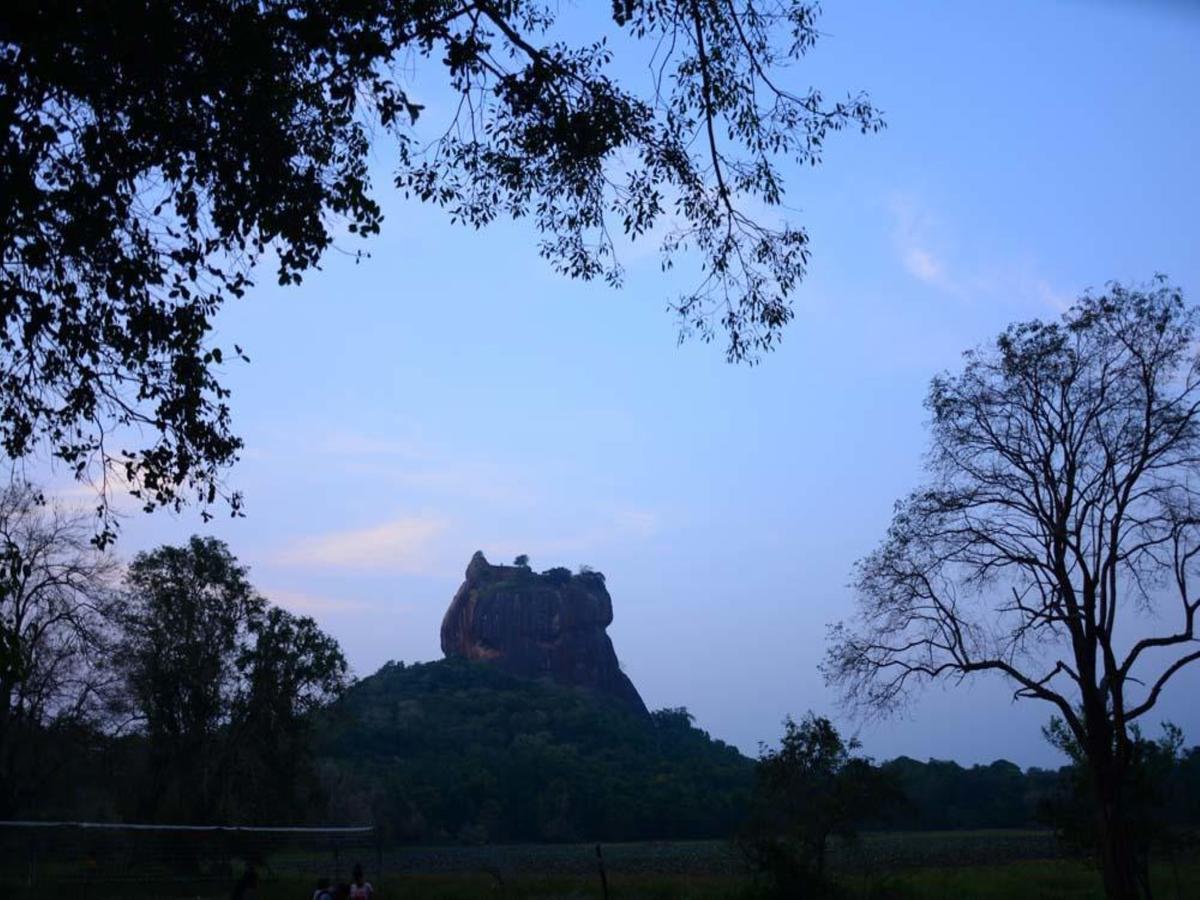 Отель Castle Rock Sigiriya Kibissa Экстерьер фото